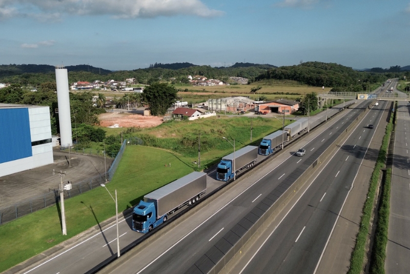 Os caminhões da GAV rodam entre 15 mil e 17 mil quilômetros por mês, com médias superiores a 3,80 km/l