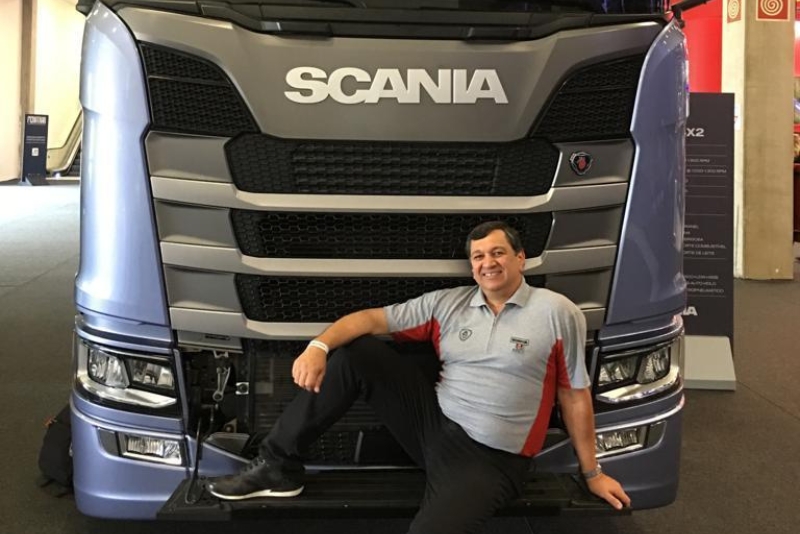 Ruy Gobbi e seus caminhões do passado