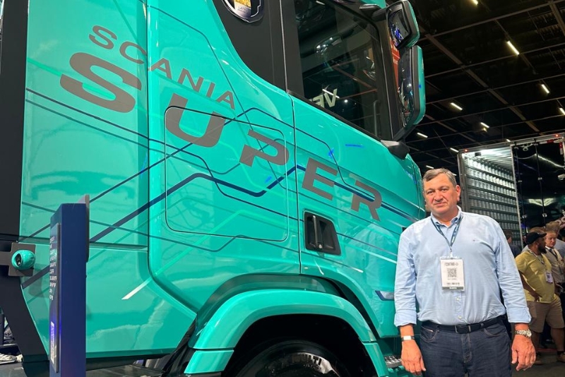 Ruy Gobbi com Scania Super